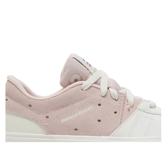 NIB Women’s Jordan Series.03 'Atmosphere’ in Atmosphere/Black/Univ Red/Sail - Picture 5 of 10